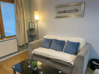 Anchor Walk Central Location Long Stays by Max Wilde - Bristol - 9