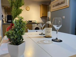 Anchor Walk Central Location Long Stays by Max Wilde - Bristol - 8