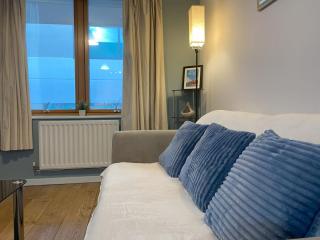 Anchor Walk Central Location Long Stays by Max Wilde - Bristol - 3