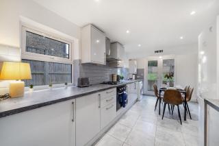 Large 4-Bedroom Home in the Heart of London - Elmers End - 5