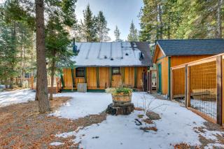 Less Than 1 Mi to Beach Peaceful Studio with Deck in Tahoma - Tahoma - 2