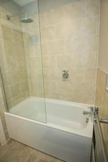 Modern Spacious 2 Bed Apartment Wolverhampton with Free Secure Parking - Wolverhampton - 5