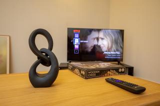 Modern Spacious 2 Bed Apartment Wolverhampton with Free Secure Parking - Wolverhampton - 3