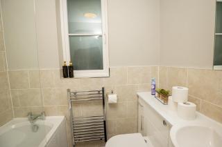 Modern Spacious 2 Bed Apartment Wolverhampton with Free Secure Parking - Wolverhampton - 2