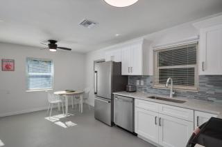 Park House- Gorgeous Dean Park Residence with Fenced Yard - Fort Myers - 7