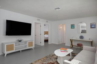 Park House- Gorgeous Dean Park Residence with Fenced Yard - Fort Myers - 8