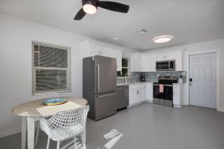 Park House- Gorgeous Dean Park Residence with Fenced Yard - Fort Myers - 5