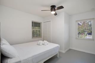 Park House- Gorgeous Dean Park Residence with Fenced Yard - Fort Myers - 3