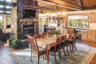 Wyoming Cabin with Hot Tub and Mountain-View Deck - 1