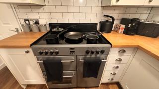 Norfolk Park Haven, Sleeps12, 6-BDR, Parking, WIFI, Family - 2