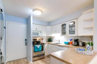 Walk to Beach Condo with Balcony in Hilton Head! - 7