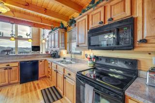 Heavenly Vista at Crown Point Near Pigeon Forge! - Sevierville - 3
