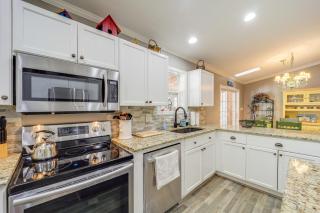 Hike and Bike in Beech Mtn Resort Pet-Friendly Home - Beech Mountain - 2