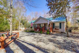 Hike and Bike in Beech Mtn Resort Pet-Friendly Home - Beech Mountain - 0