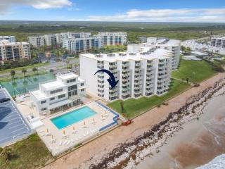 Oceanfront Corner Unit! Pool Views on Car Free Beach! Smyrna Beach Club B219 - New Smyrna Beach - 4