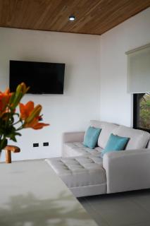 Cozy 2-Bed Getaway near Santa Teresa with parking - 9