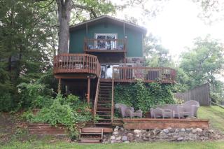 Family Friendly Lakefront Oasis! Huge Deck-Pets Welcome - - 7