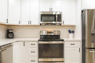 Cozy house w putting green mtn views BBQ - Fountain Hills - 1