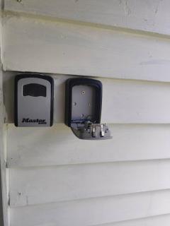 2 double beds including 1 double sofa bed Garden Chalet 7A Rangiatea Rd 1 Bedroom House - Auckland - 2