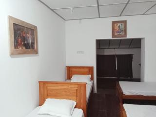 Abbi Holiday - Jaffna Lodge - 9