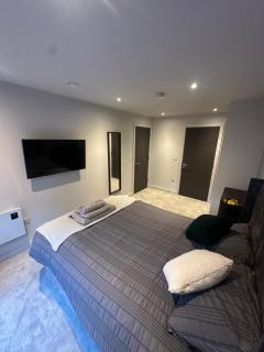Spacious Modern 2 Bedroom Apartment - Manchester - 9