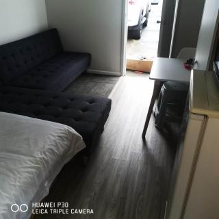 2 Double Beds including 1 Sofa Bed Garden Chalet, 14 Phyllis St, Mt Albert, Auckland - Auckland - 4