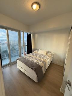 2 Bedroom 1 Bathroom renovated fully furnished apartment - Mississauga - 3