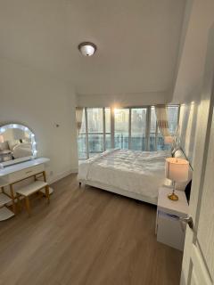 2 Bedroom 1 Bathroom renovated fully furnished apartment - Mississauga - 1