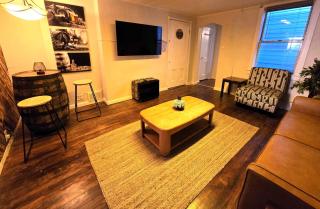 Carey Way Quarters - The Speakeasy - 4