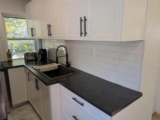 Luxury Studio located in downtown windsor for short term stay - 3