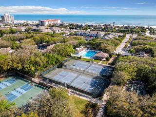 Tropical Oasis Steps from Car-Free Beach! Sea Woods Condo 114 - New Smyrna Beach - 7