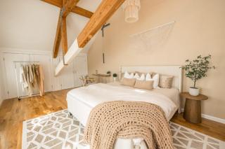 Light filled zen 3BR Penthouse - 7 min to Westport - Weston - 1