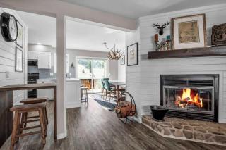 Modern Townhome with Decks Fireplace & Mountain Views - Ellicottville - 5