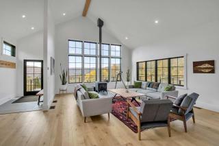 Magnificent Chalet Sweeping Views and Hot Tub - Ellicottville - 1