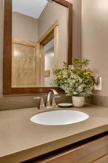 Luxurious 3-Bedroom Townhouse Walk to Village - 1