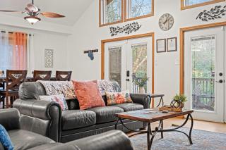 Mews Mountain House by AvantStay Walk to Beach Hot Tub Game Room - Albrightsville - 2