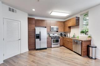 Cozy Marina 2Bed2Bath Units Pool Gym Jacuzzi Free Parking - Los Angeles - 3