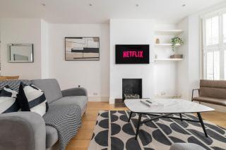 Fulham Spacious & Luxe House with Parking & Garden - 6