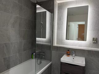 Modern - City Centre - 2BR APT - Belfast - 2