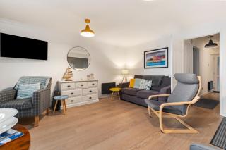 2 Beach Court - Direct Beach Access Sea Views - Saundersfoot - 2