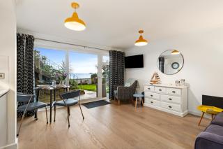 2 Beach Court - Direct Beach Access Sea Views - Saundersfoot - 1