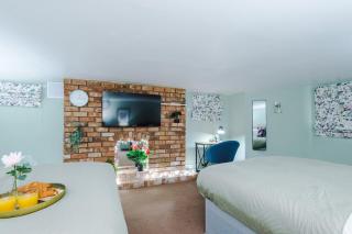 Victoria Park Studio 3 - Free Parking, Amazon Prime, WiFi, Town Centre - Leamington Spa - 2
