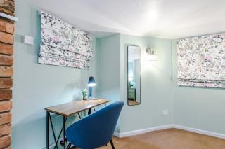 Victoria Park Studio 3 - Free Parking, Amazon Prime, WiFi, Town Centre - Leamington Spa - 1