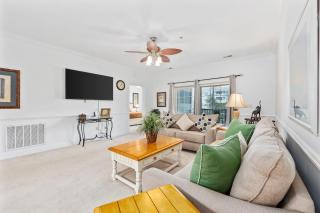 Stunning Contemporary 2BR 2BA Villa Near Beach - Myrtle Beach - 0