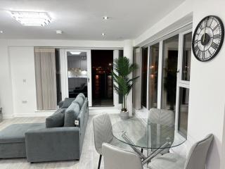 Serenity Waterfront 2 Bed Apartment - 7