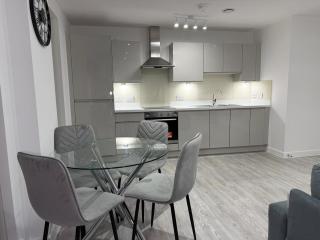 Serenity Waterfront 2 Bed Apartment - 6