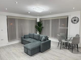 Serenity Waterfront 2 Bed Apartment - Northfleet - 1