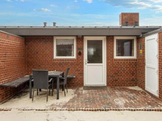 Two-Bedroom Holiday home in Henne 7 - 8
