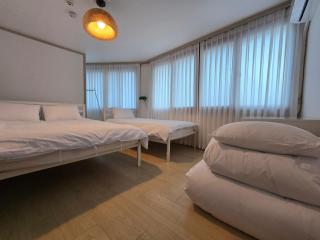 4bed,ChillingStay jongro DDM, DDP,Dongmyo Station, 2min, Convenient transportation to Sinseol-dong Station - Seul - 1