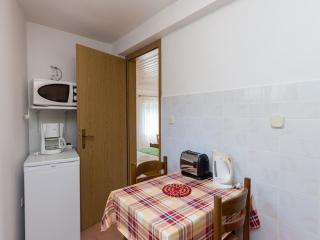 Apartments Miskovic - Studio Apartment with Balcony and Sea View East - 9